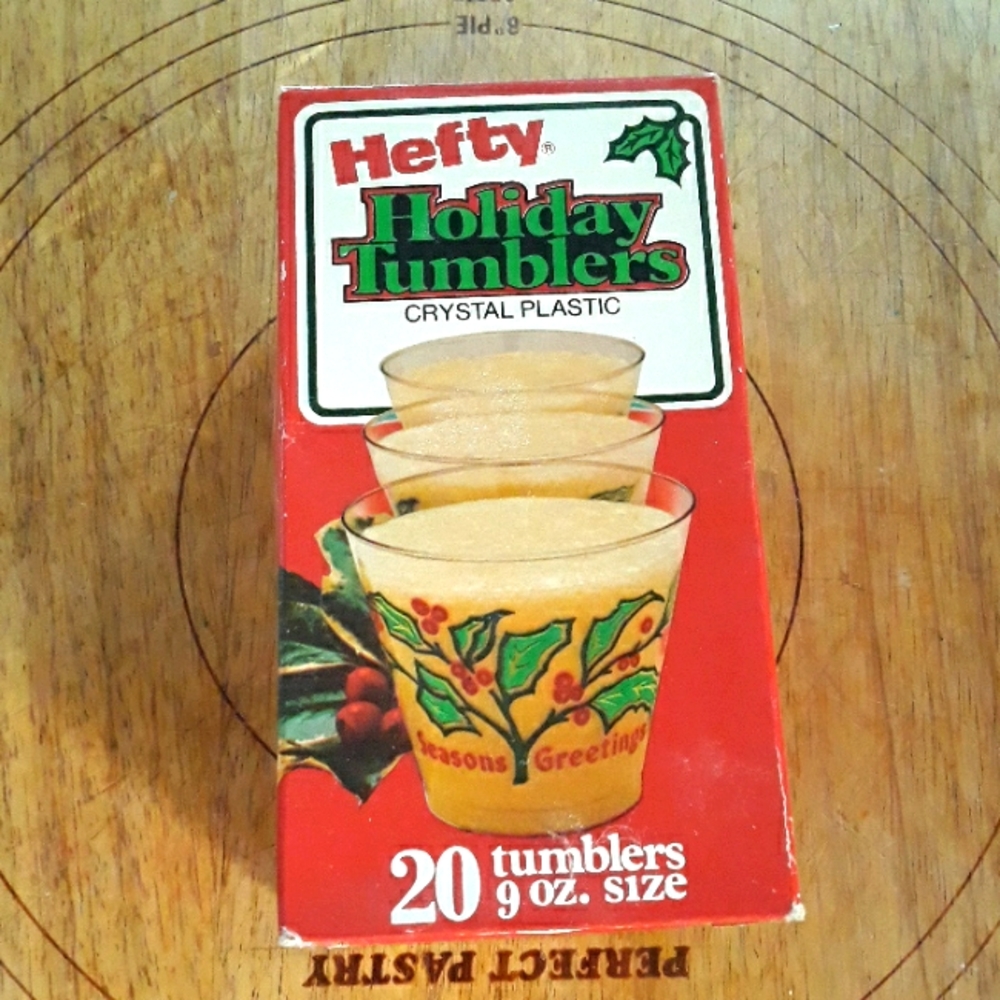 Vintage 1981 Christmas Plastic Tumblers set of 20